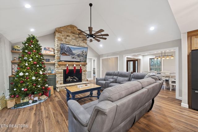 611 Dripping Springs Rd, Monterey, TN 38574