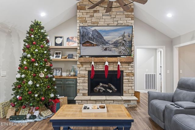 611 Dripping Springs Rd, Monterey, TN 38574