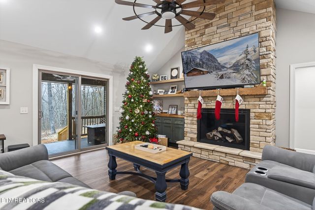 611 Dripping Springs Rd, Monterey, TN 38574