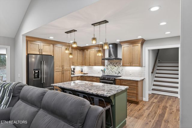 611 Dripping Springs Rd, Monterey, TN 38574