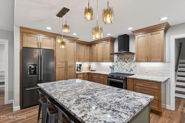 611 Dripping Springs Rd, Monterey, TN 38574