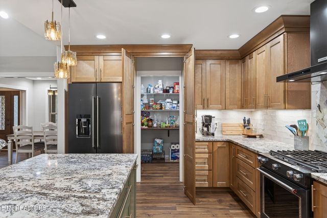 611 Dripping Springs Rd, Monterey, TN 38574