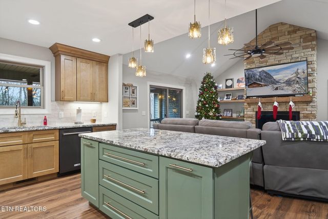 611 Dripping Springs Rd, Monterey, TN 38574