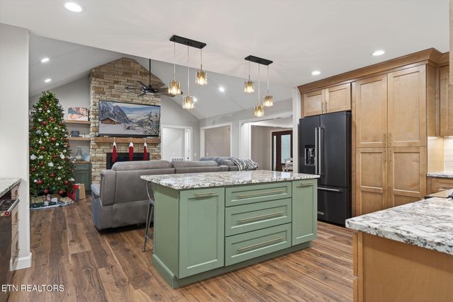 611 Dripping Springs Rd, Monterey, TN 38574