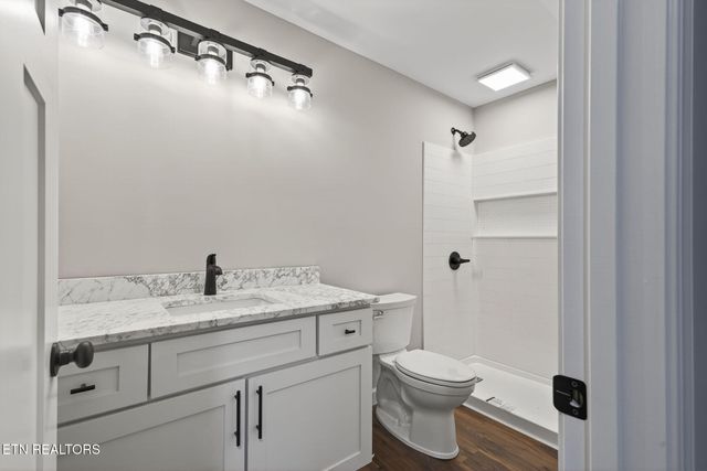 611 Dripping Springs Rd, Monterey, TN 38574