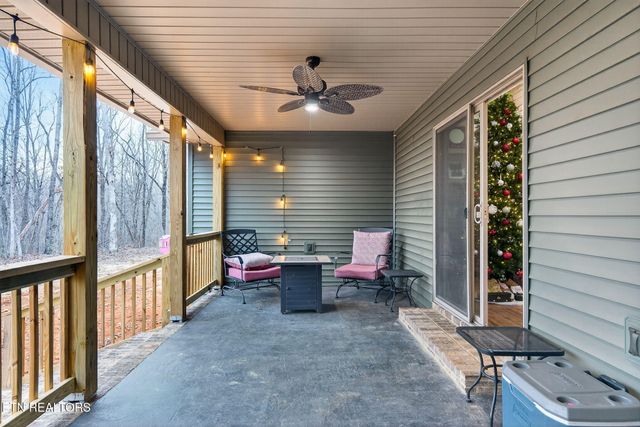 611 Dripping Springs Rd, Monterey, TN 38574