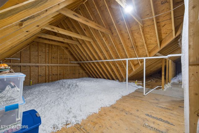 611 Dripping Springs Rd, Monterey, TN 38574