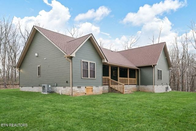 611 Dripping Springs Rd, Monterey, TN 38574