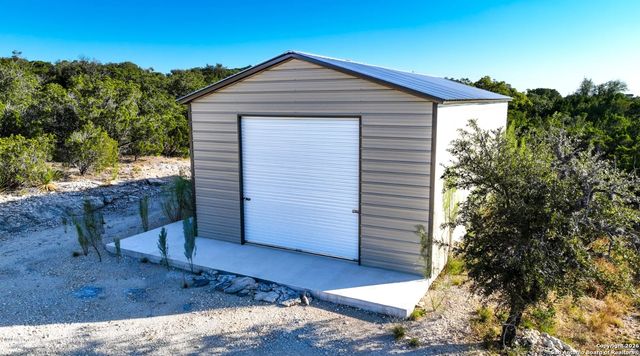 1211 New Northrup Road, Pipe Creek, TX 78063