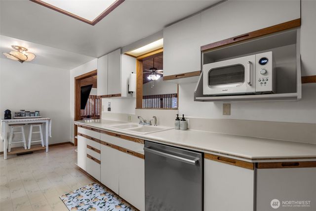 16022 126th Avenue SE, Renton, WA 98058