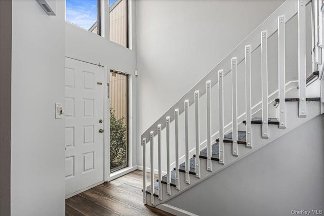 48 Wimbledon Drive, Roslyn, NY 11576