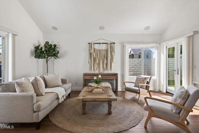 1297 Halifax Court, Ventura, CA 93004