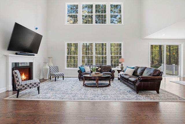 60 Chamberlain Street, Hopkinton, MA 01748