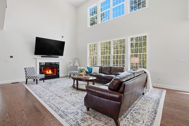 60 Chamberlain Street, Hopkinton, MA 01748