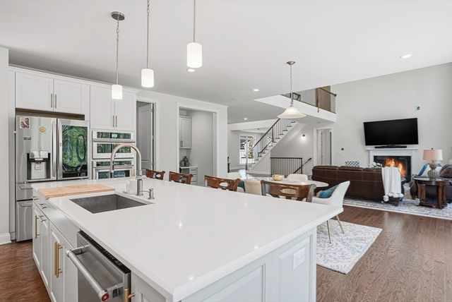 60 Chamberlain Street, Hopkinton, MA 01748