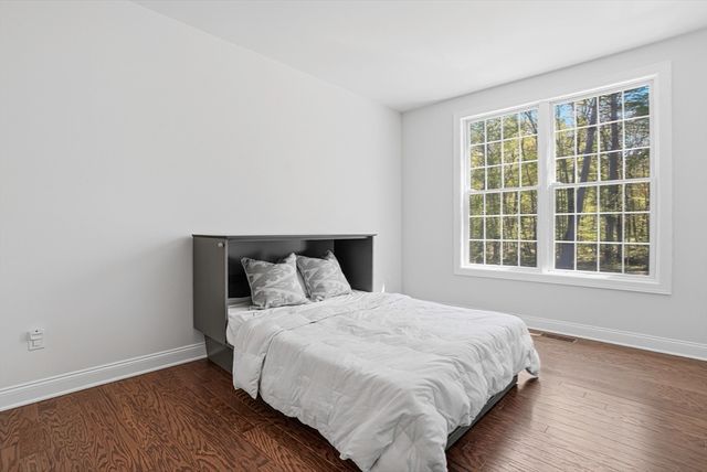 60 Chamberlain Street, Hopkinton, MA 01748