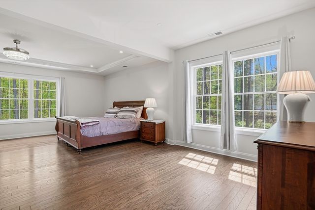 60 Chamberlain Street, Hopkinton, MA 01748