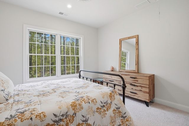 60 Chamberlain Street, Hopkinton, MA 01748