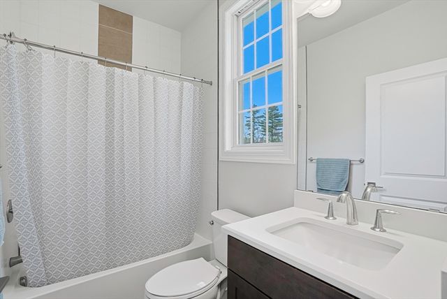 60 Chamberlain Street, Hopkinton, MA 01748