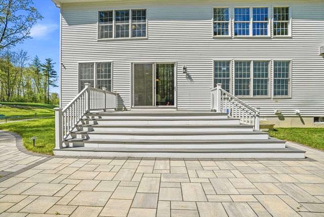 60 Chamberlain Street, Hopkinton, MA 01748