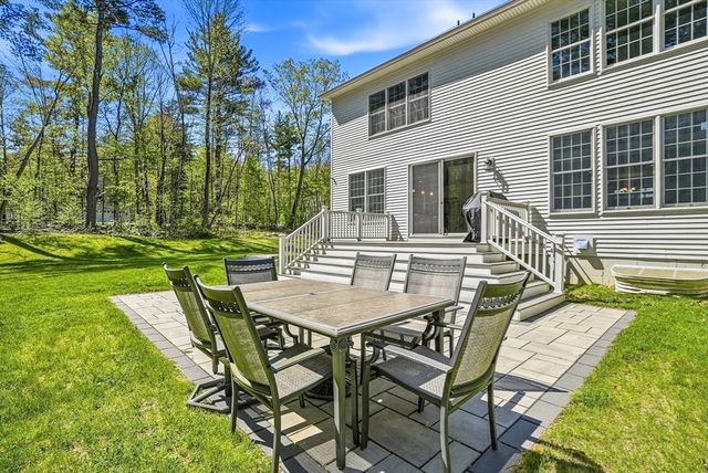 60 Chamberlain Street, Hopkinton, MA 01748