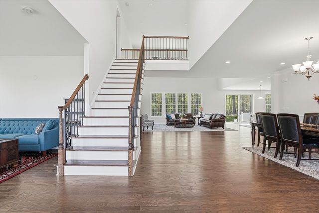 60 Chamberlain Street, Hopkinton, MA 01748