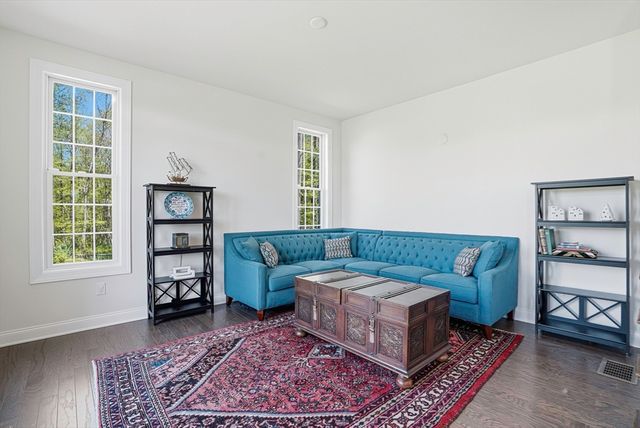 60 Chamberlain Street, Hopkinton, MA 01748