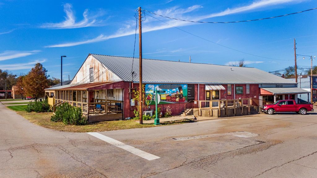 124 S Line Street, Mineola, TX 75773