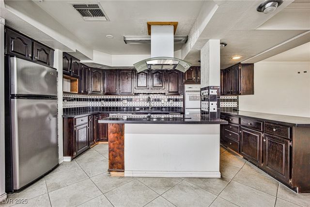 3944 Calle Mirador, Las Vegas, NV 89103