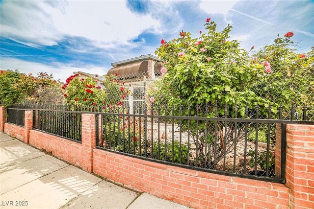 3944 Calle Mirador, Las Vegas, NV 89103