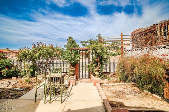 3944 Calle Mirador, Las Vegas, NV 89103