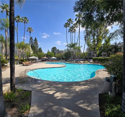 21500 Burbank, Woodland Hills, CA 91367
