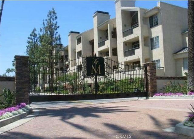 21500 Burbank, Woodland Hills, CA 91367