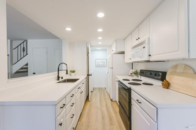 46 Dockside Cir, San Rafael, CA 94903