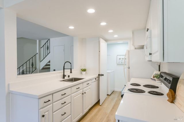 46 Dockside Cir, San Rafael, CA 94903