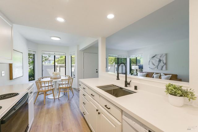 46 Dockside Cir, San Rafael, CA 94903