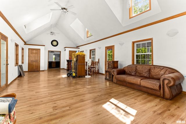 3074 COLE HOLLOW Road, Pekin, IL 61554
