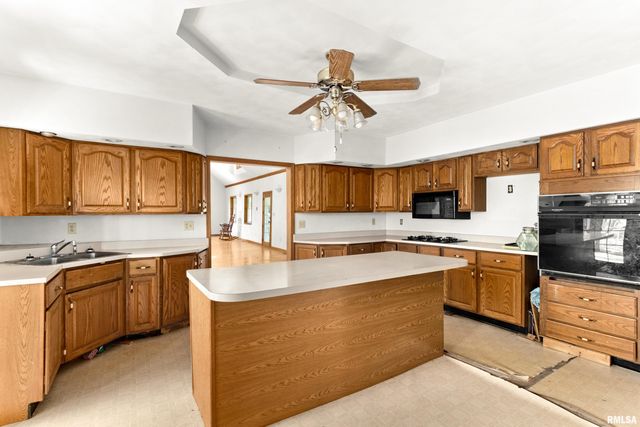 3074 COLE HOLLOW Road, Pekin, IL 61554