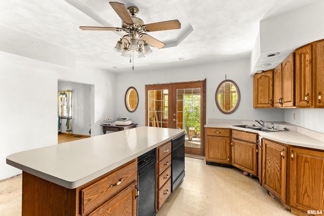 3074 COLE HOLLOW Road, Pekin, IL 61554