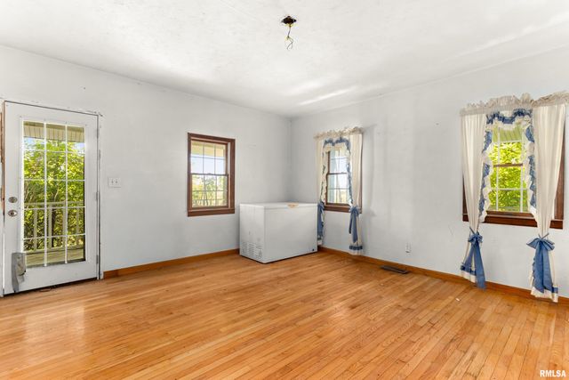 3074 COLE HOLLOW Road, Pekin, IL 61554