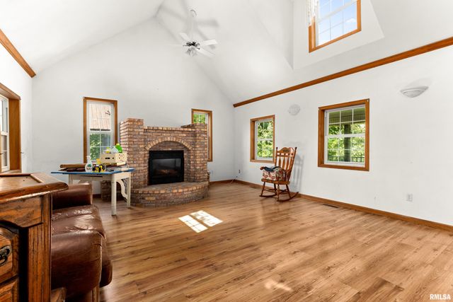 3074 COLE HOLLOW Road, Pekin, IL 61554