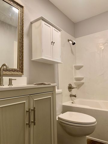 1010 Southeast Boulevard, Bayou Vista, LA 70380