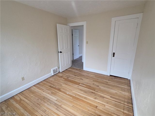 1452 Clermont Road, Cleveland, OH 44110
