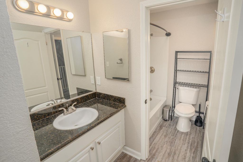 Image 12 of property listing at 7166 N Fruit Avenue # 178, Fresno, CA 93711