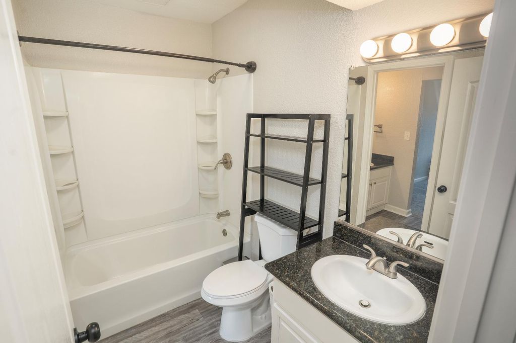 Image 13 of property listing at 7166 N Fruit Avenue # 178, Fresno, CA 93711