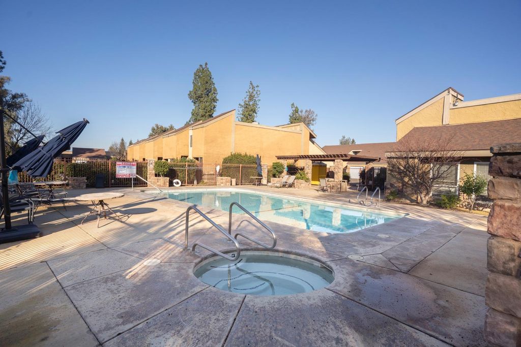 Image 2 of property listing at 7166 N Fruit Avenue # 178, Fresno, CA 93711