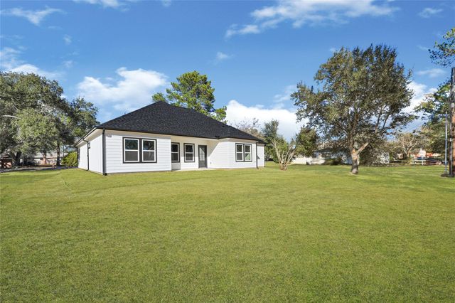 105 Bledsoe St, Prairie View, TX 77445