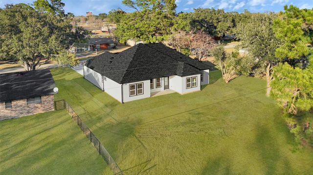 105 Bledsoe St, Prairie View, TX 77445