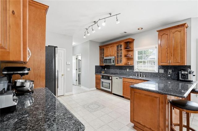 10805 Glenhurst Pass, Johns Creek, GA 30097