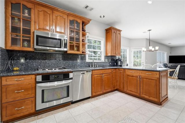10805 Glenhurst Pass, Johns Creek, GA 30097